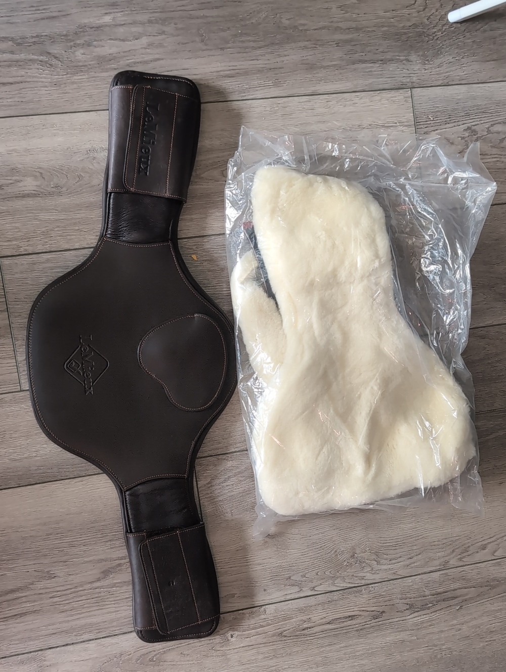 LeMieux Gel-tek Havana Leather Short Girth with Sheepskin Cover
